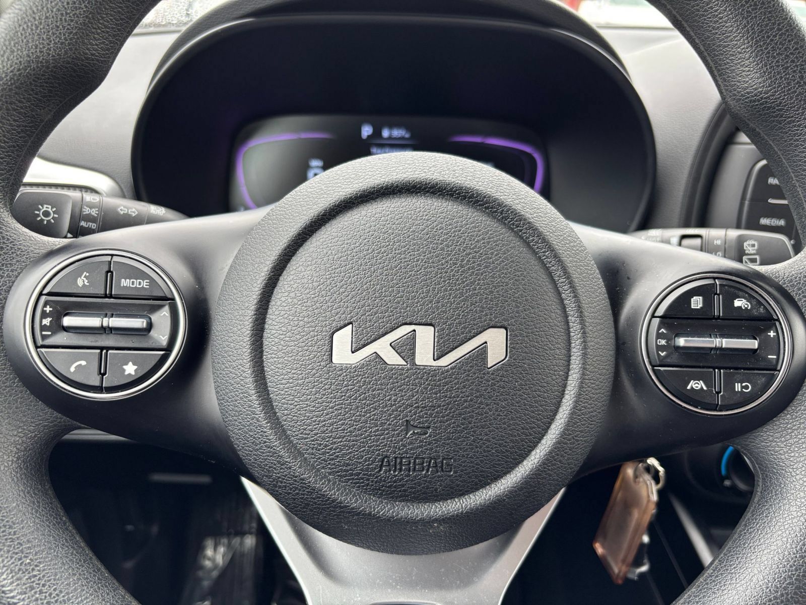 Used 2025 Kia Soul LX w/ LX Technology Package FWD image 25