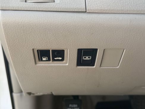 Used 2012 Toyota Avalon Limited image 27