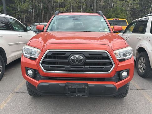 Used 2018 Toyota Tacoma SR5 AWD/4WD image 2