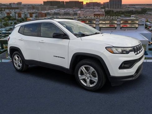 Used 2024 Jeep Compass Latitude AWD/4WD image 1