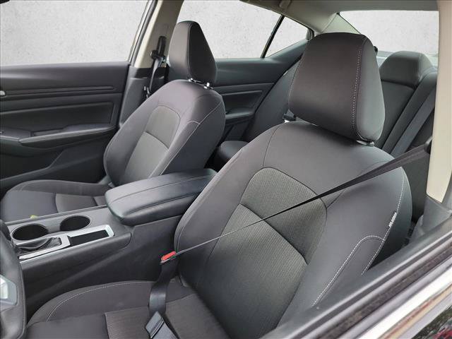 Used 2025 Nissan Altima 2.5 SV FWD image 13