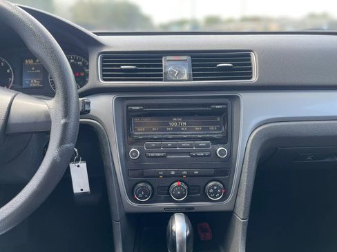 Used 2015 Volkswagen Passat 1.8T S image 18