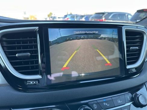 Used 2025 Chrysler Pacifica Select FWD image 27