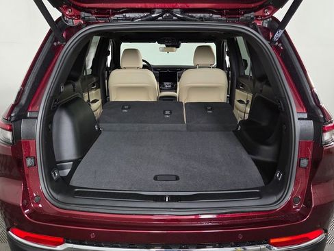New 2025 Jeep Grand Cherokee Limited image 11