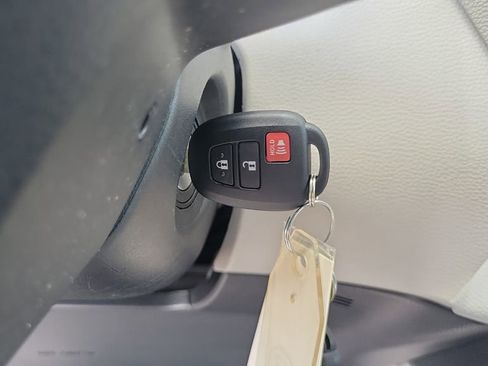 Used 2025 Toyota Corolla Cross L FWD image 22