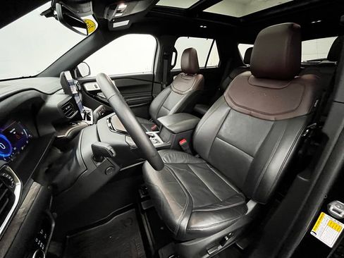 Used 2023 Ford Explorer Platinum w/ Technology Package image 22