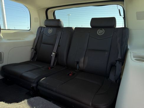 Used 2014 Cadillac Escalade Platinum RWD image 29