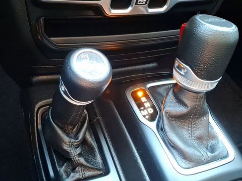 Used 2022 Jeep Gladiator Sport image 25