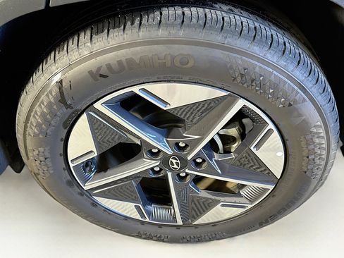 Used 2025 Hyundai Tucson SEL FWD image 11