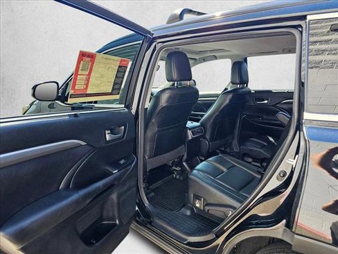 Used 2018 Toyota Highlander SE AWD/4WD image 14