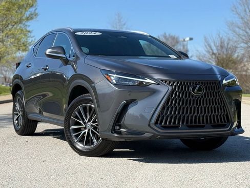 Used 2024 Lexus NX 250 FWD image 2