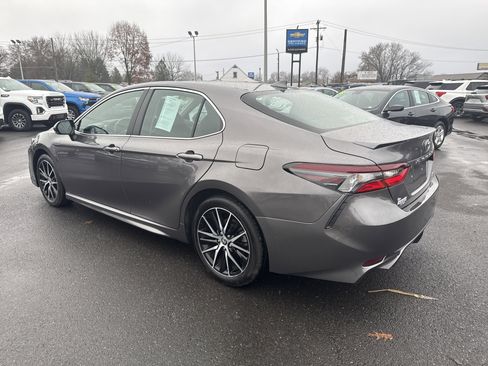 Used 2023 Toyota Camry SE image 6