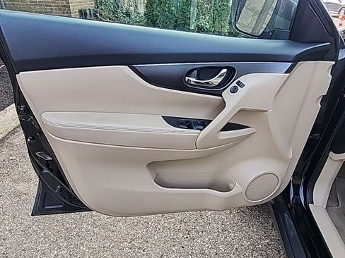 Used 2014 Nissan Rogue S image 11