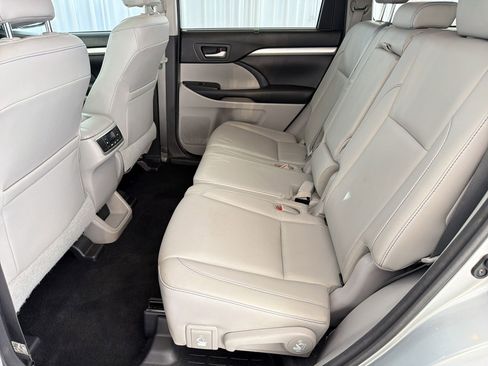 Used 2017 Toyota Highlander XLE image 15