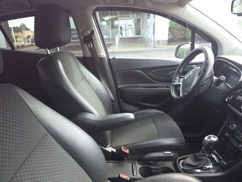 Used 2022 Buick Encore Preferred w/ Safety Package FWD image 12