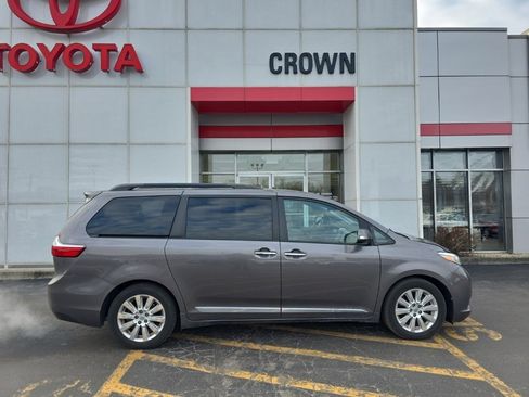 Used 2016 Toyota Sienna Limited Premium image 2