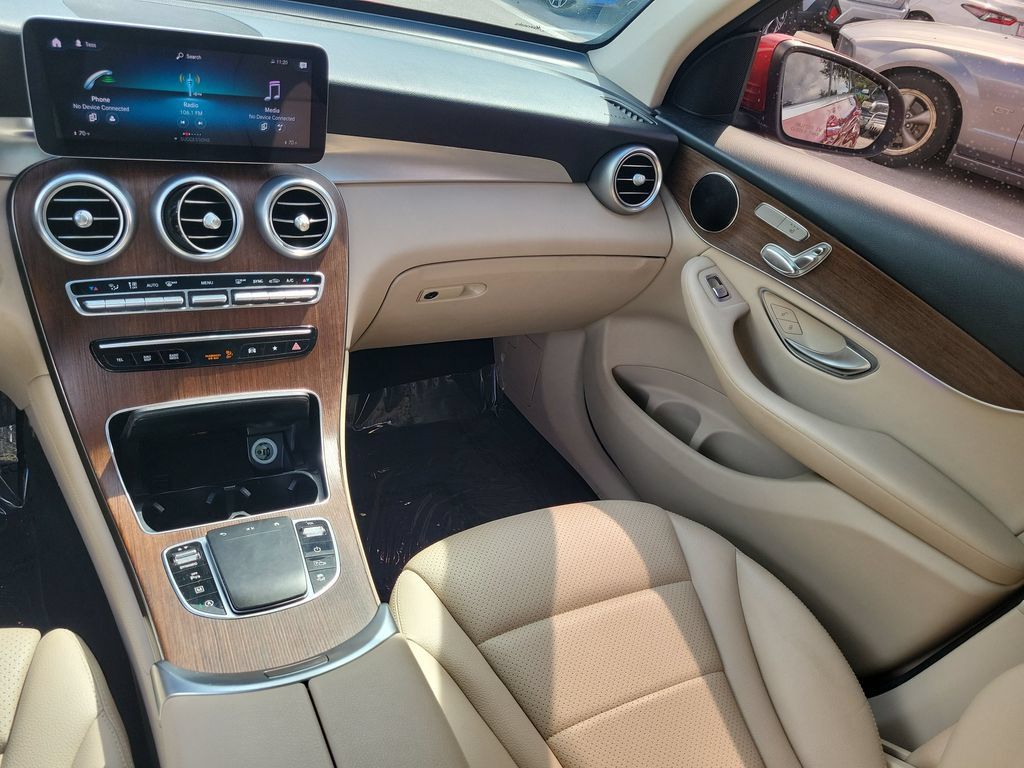 Used 2021 Mercedes-Benz GLC 300 w/ Premium Package image 27