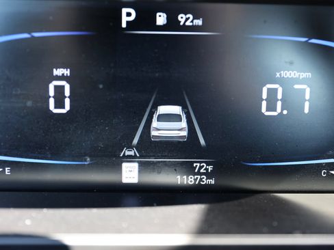 Used 2025 Hyundai Elantra Sport FWD image 34