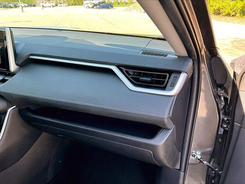 Used 2025 Toyota RAV4 XLE AWD/4WD image 13