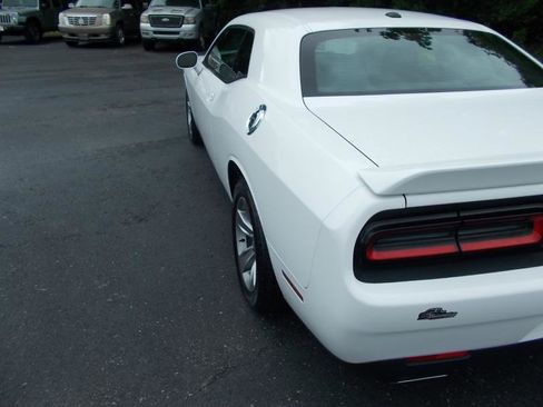Used 2019 Dodge Challenger SXT RWD image 4