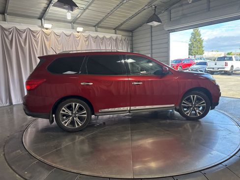 Used 2018 Nissan Pathfinder Platinum image 4