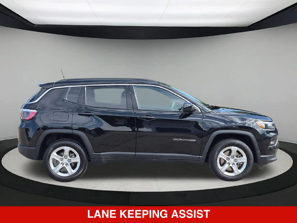 Used 2024 Jeep Compass Latitude AWD/4WD image 8
