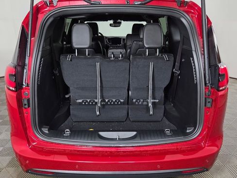 New 2026 Chrysler Pacifica Select image 9