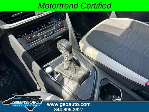 Used 2025 Volkswagen Taos SE FWD image 33