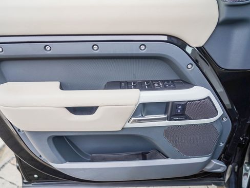 Used 2024 Land Rover Defender 110 S image 22