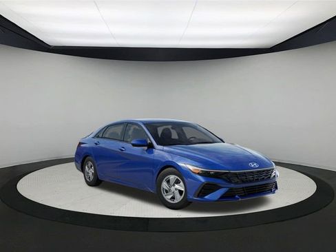 New 2025 Hyundai Elantra SE image 2