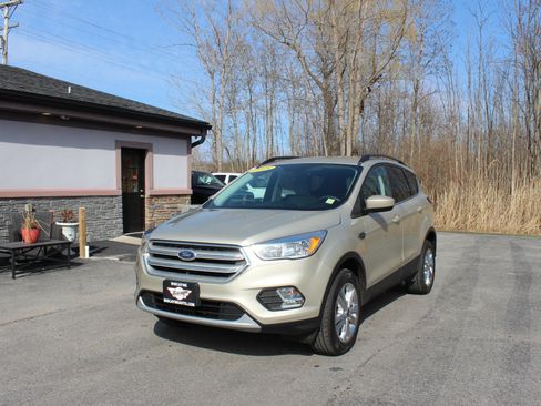 Used 2018 Ford Escape SE image 12