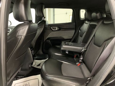 Used 2024 Jeep Compass Latitude image 15