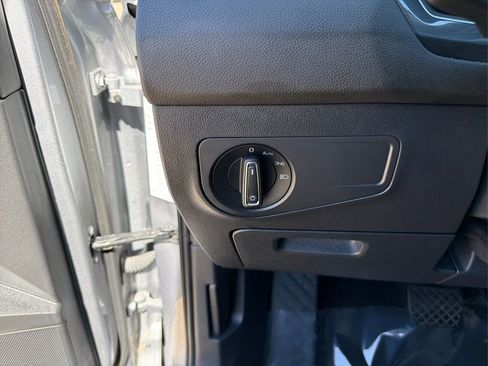 Used 2024 Volkswagen Tiguan SE image 18