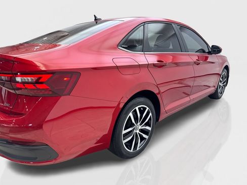 Used 2025 Volkswagen Jetta SE FWD image 13