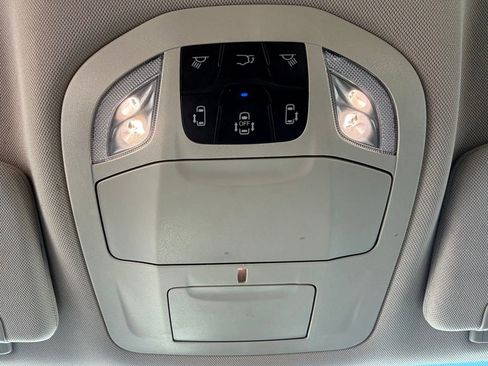 Certified 2022 Chrysler Voyager LX image 33