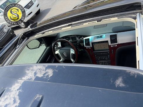 Used 2009 Cadillac Escalade EXT image 26