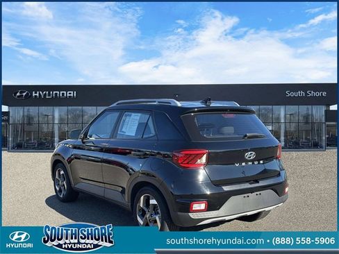Certified 2021 Hyundai Venue SEL w/ Premium Package image 8