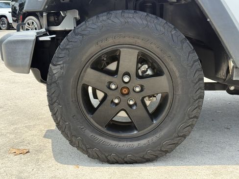 Used 2017 Jeep Wrangler Unlimited Sport AWD/4WD image 12
