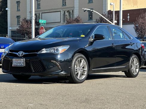 Used 2017 Toyota Camry SE image 9