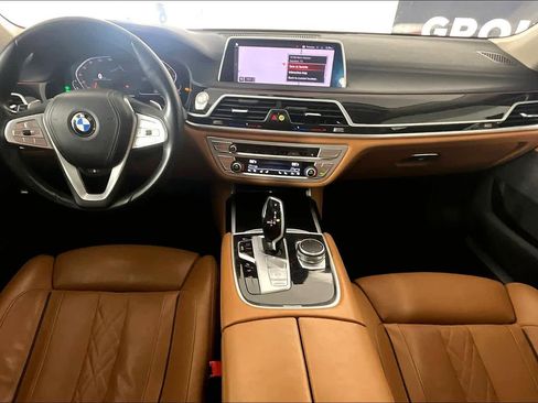 Used 2020 BMW 740i w/ Premium Package image 14