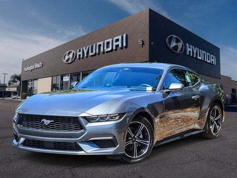 Used 2025 Ford Mustang Coupe RWD image 1