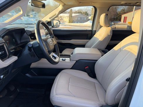 Used 2022 Ford Expedition Max Limited image 9