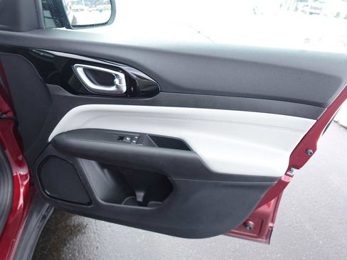 Used 2022 Jeep Compass Limited image 29