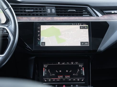 Used 2019 Audi e-tron Prestige w/ Prestige Package image 13