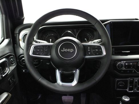 Used 2025 Jeep Wrangler Unlimited Sahara w/ Safety Group AWD/4WD image 21
