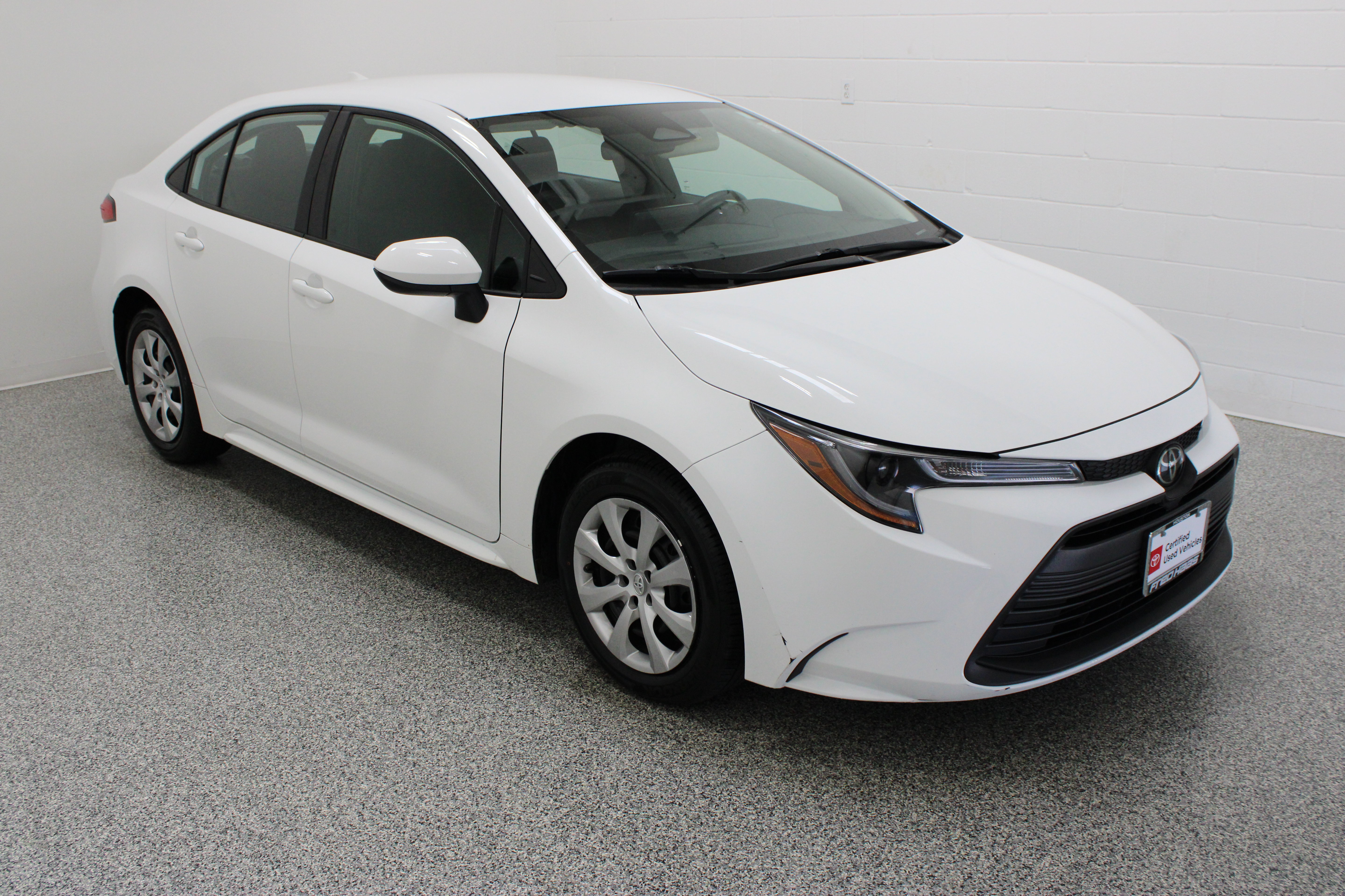 Certified 2025 Toyota Corolla LE FWD image 4