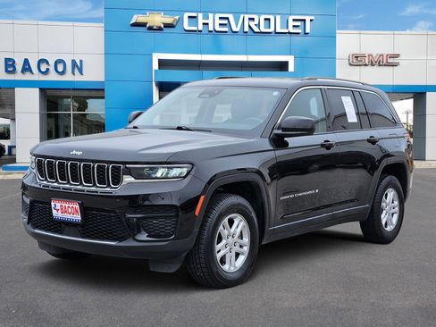 Used 2023 Jeep Grand Cherokee Laredo AWD/4WD image 1
