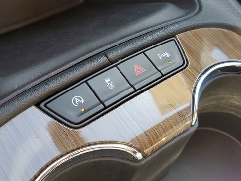 Certified 2022 GMC Acadia SLE w/ Driver Convenience Package image 37