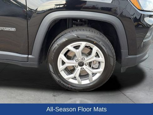 Used 2025 Jeep Compass Latitude w/ Sun & Sound Group AWD/4WD image 30