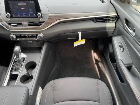 New 2025 Nissan Altima 2.5 SV image 17
